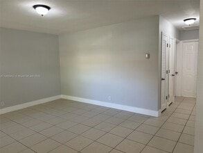 3071 NW 43rd St in Lauderdale Lakes, FL - Building Photo - Building Photo