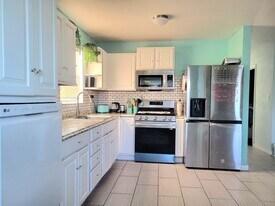 26D 11th Ave, Unit House in Stock Island in Stock Island, FL - Foto de edificio - Building Photo