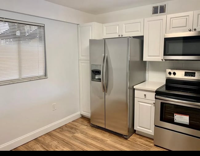 2687 Sabal Springs Cir in Clearwater, FL - Building Photo - Building Photo