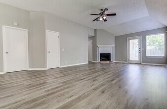 16900 Simsbrook Dr in Pflugerville, TX - Building Photo - Building Photo