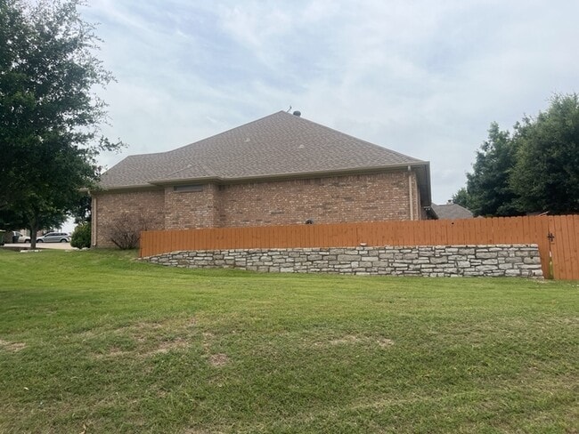 1005 Winding Rd in Granbury, TX - Building Photo - Building Photo
