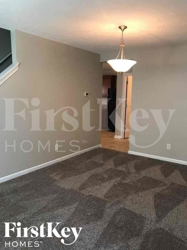 7934 Liberty School Ln in Indianapolis, IN - Foto de edificio - Building Photo