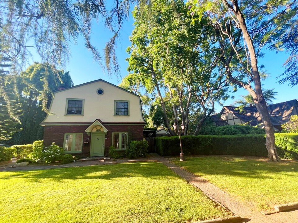 115 E 4th St in Ontario, CA - Building Photo