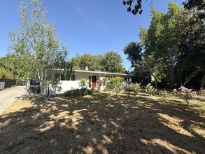 880 Newell Rd in Palo Alto, CA - Building Photo - Building Photo