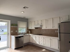 664D Plymouth Dr in Lakewood, NJ - Building Photo - Building Photo