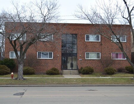 5215 Warrensville Center Rd in Maple Heights, OH - Building Photo