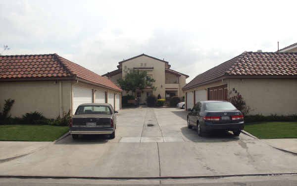 8872 Hoffman St in Buena Park, CA - Foto de edificio - Building Photo