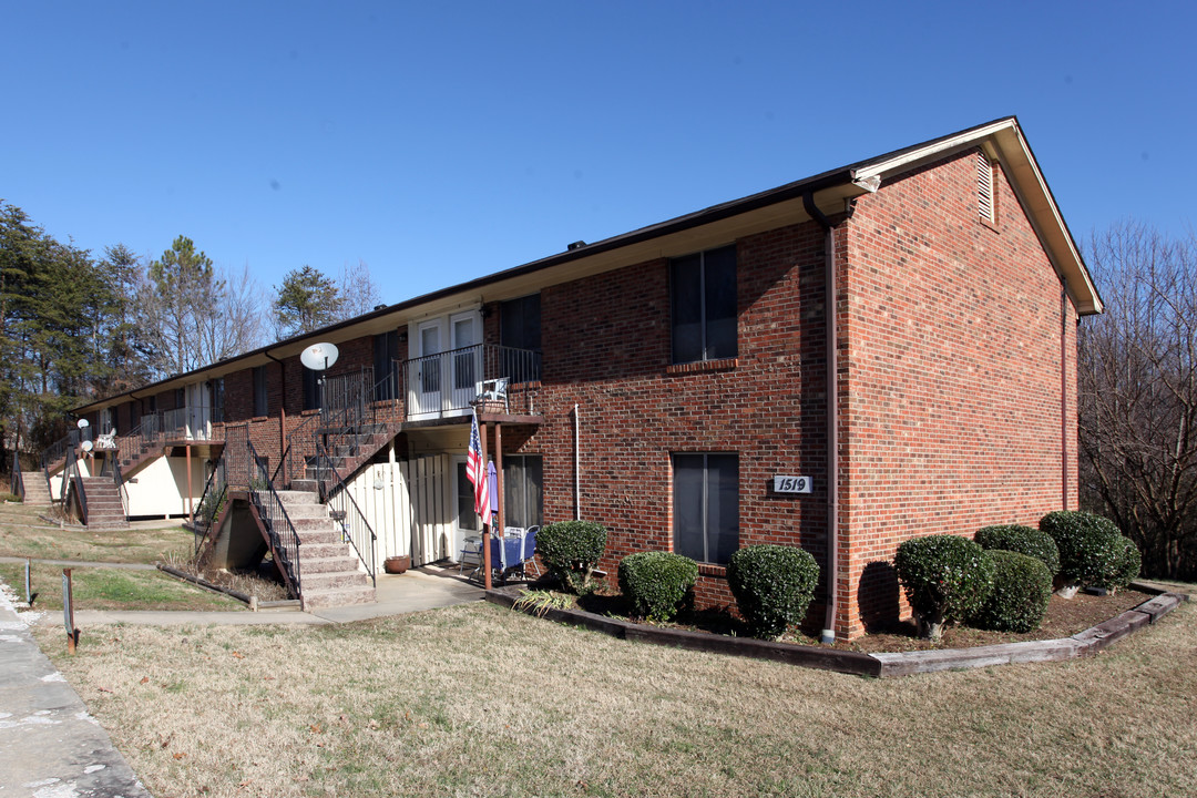 1505-1520 Woodside Ave in High Point, NC - Building Photo