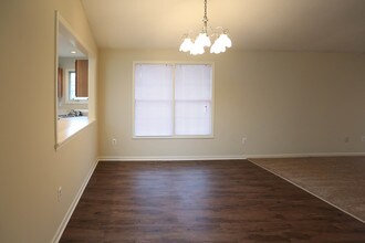 Bethel Duplexes in Columbia, MO - Building Photo - Interior Photo