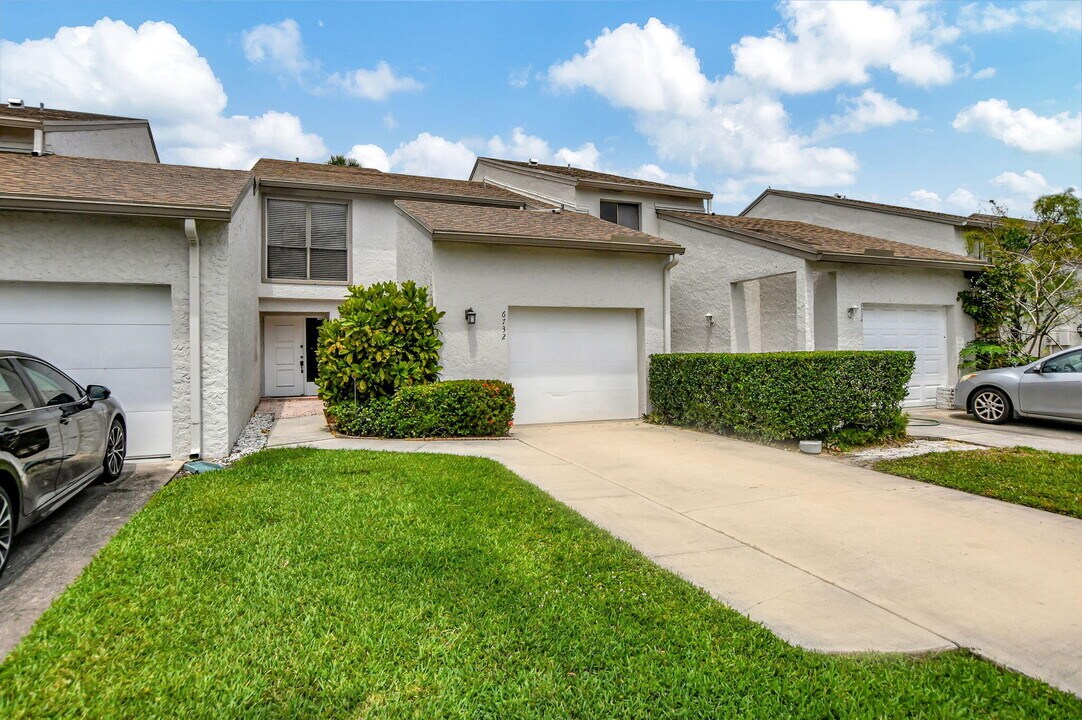 6732 Canary Palm Cir in Boca Raton, FL - Building Photo