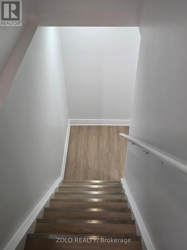 1800 William Lott Dr in Oshawa, ON - Building Photo - Building Photo