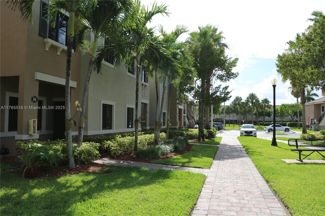 22501 SW 88th Pl in Cutler Bay, FL - Building Photo - Building Photo