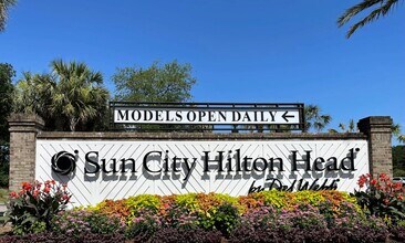 120 Coburn Dr W in Bluffton, SC - Foto de edificio - Building Photo