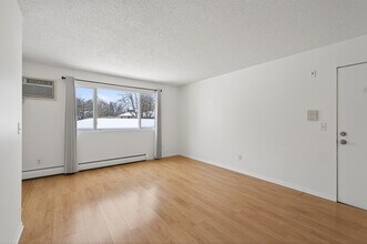 2740 Rosalyn Ct in New Hope, MN - Building Photo - Building Photo