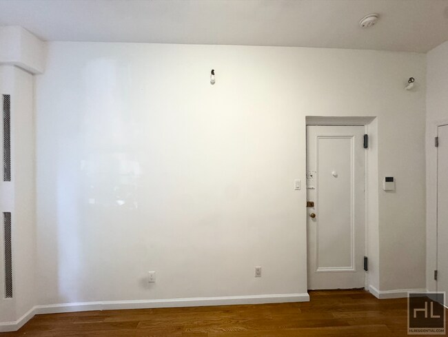 WEST 11 STREET in New York, NY - Building Photo - Building Photo