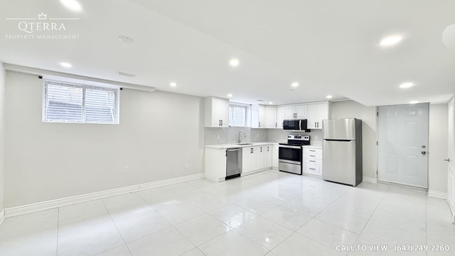 property at 923 Guinness Cres