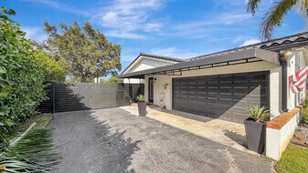 7995 SW 140th Terrace in Palmetto Bay, FL - Building Photo