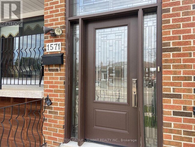 1571 CORKSTONE Glace in Mississauga, ON - Building Photo - Building Photo