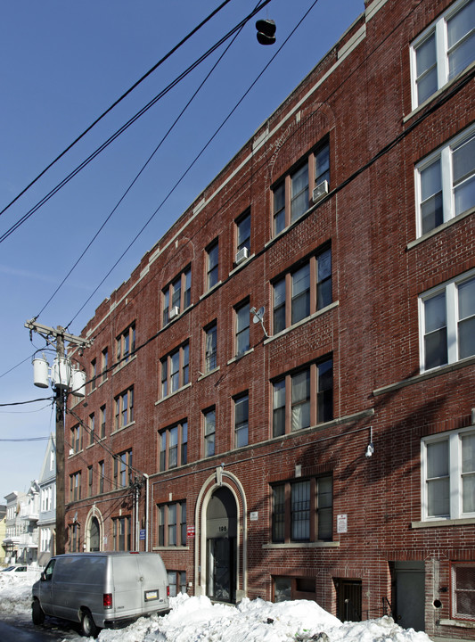 196 Clinton Ave in Jersey City, NJ - Foto de edificio