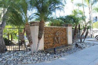 5565 Canoga Ave, Unit 112 in Los Angeles, CA - Building Photo - Building Photo