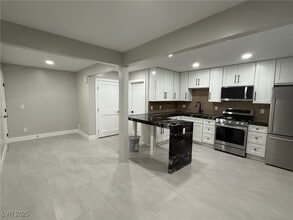 2528 Tournament St in Las Vegas, NV - Building Photo - Building Photo