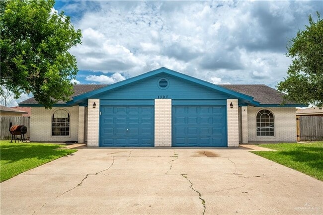 1307 Lily Ln in Brownsville, TX - Building Photo - Building Photo