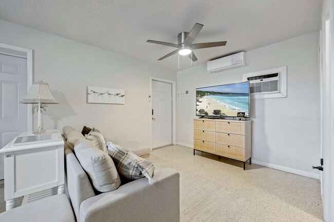 105 NE 3rd St in Satellite Beach, FL - Building Photo - Building Photo