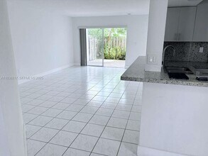 1175 NW 124 Pl in Miami, FL - Building Photo - Building Photo