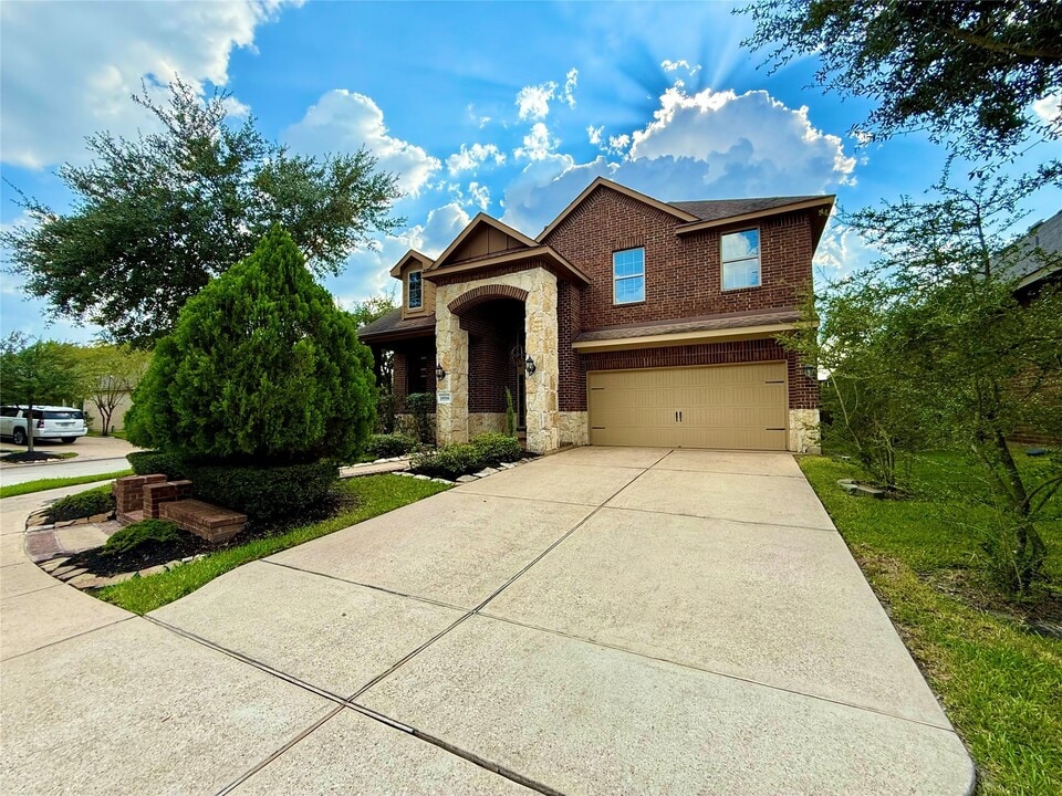 19506 Mills Glen Drive in Cypress, TX - Building Photo