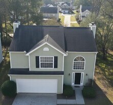 4915 Lakebrooke Run in Stone Mountain, GA - Building Photo