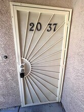 2110 Los Feliz St in Las Vegas, NV - Foto de edificio - Building Photo