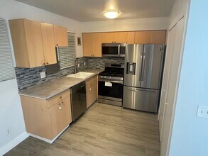 855 Southwest Broadway Drive, Unit Apt 23 in Portland, OR - Building Photo - Building Photo