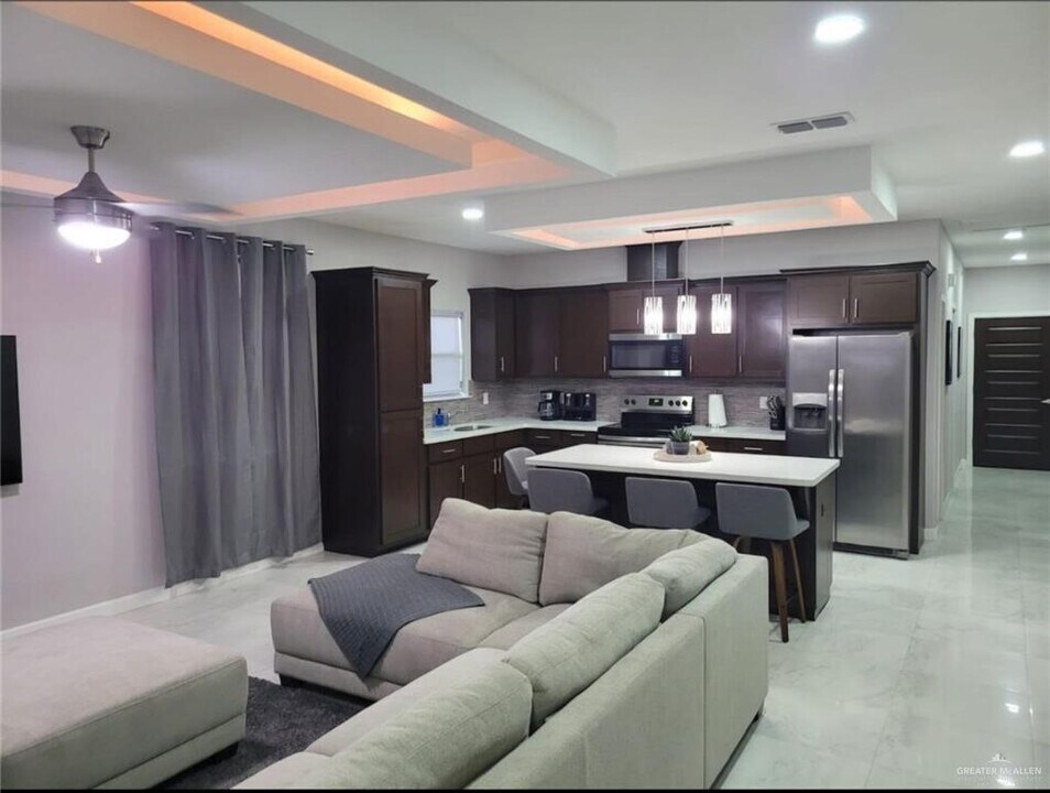3013 S L St in McAllen, TX - Building Photo