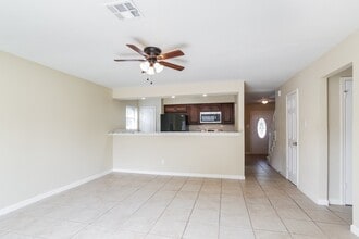 29322 Brookchase Dr in Spring, TX - Building Photo - Building Photo