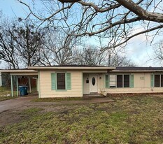 133 Vandenburg Dr in Denison, TX - Building Photo