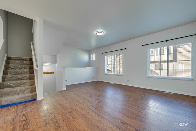 27 Monarch Dr in Streamwood, IL - Building Photo - Building Photo