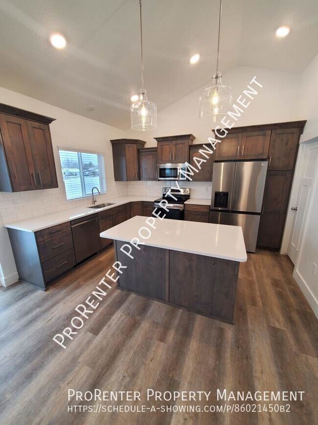 233 Clair Pl in Clearfield, UT - Building Photo - Building Photo