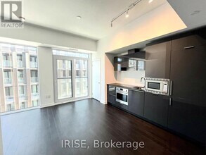 121-1121 St Patrick St in Toronto, ON - Building Photo - Building Photo