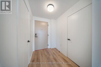 5 York Garden Wy in Toronto, ON - Building Photo - Building Photo