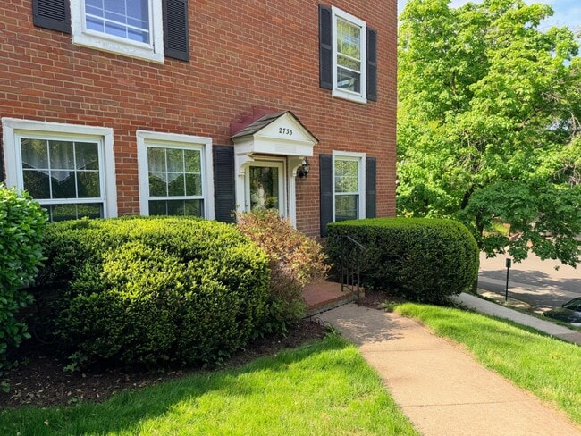 property at 2733 S Buchanan St