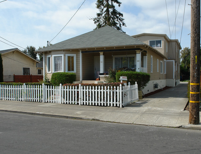 341 N Claremont St in San Mateo, CA - Building Photo - Building Photo