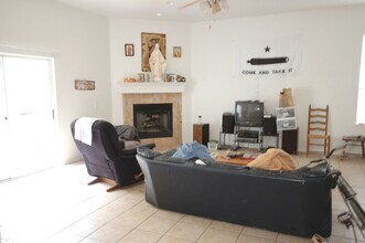 5406 Martin Ave in Austin, TX - Foto de edificio - Building Photo