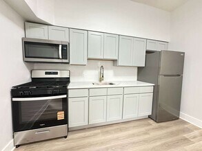 5543 W Thompson St in Philadelphia, PA - Building Photo - Building Photo