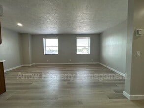 208 E 5th St in York, NE - Building Photo - Building Photo
