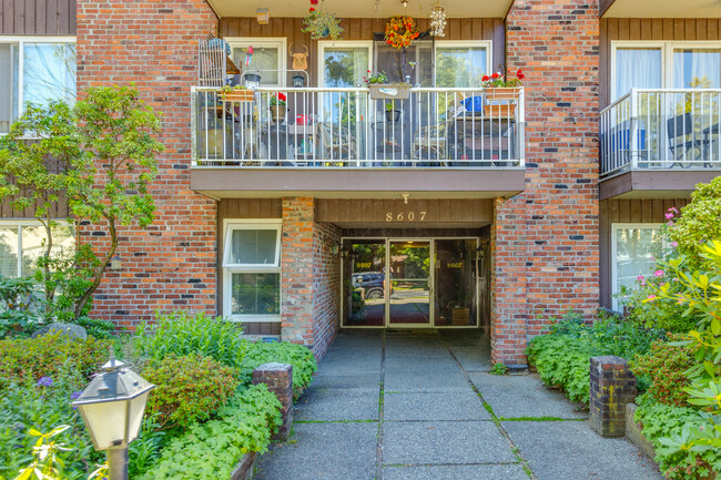 8607 Osler St in Vancouver, BC - Building Photo - Building Photo