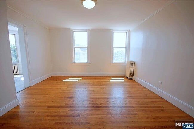 154 Undercliff Ave, Unit 5 in Edgewater, NJ - Foto de edificio - Building Photo