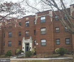 5611 5th St NW in Washington, DC - Building Photo