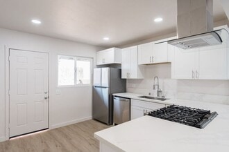 136 5th Ave in Chula Vista, CA - Building Photo - Building Photo