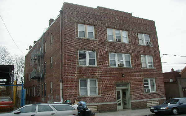 101 Burgess Pl in Passaic, NJ - Building Photo