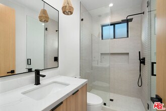5656 Winnetka Ave in Los Angeles, CA - Building Photo - Building Photo